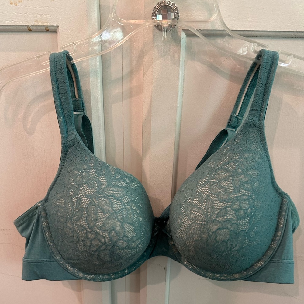 Cacique Size 44B Lightly Lined T Shirt with Lace Overlay.